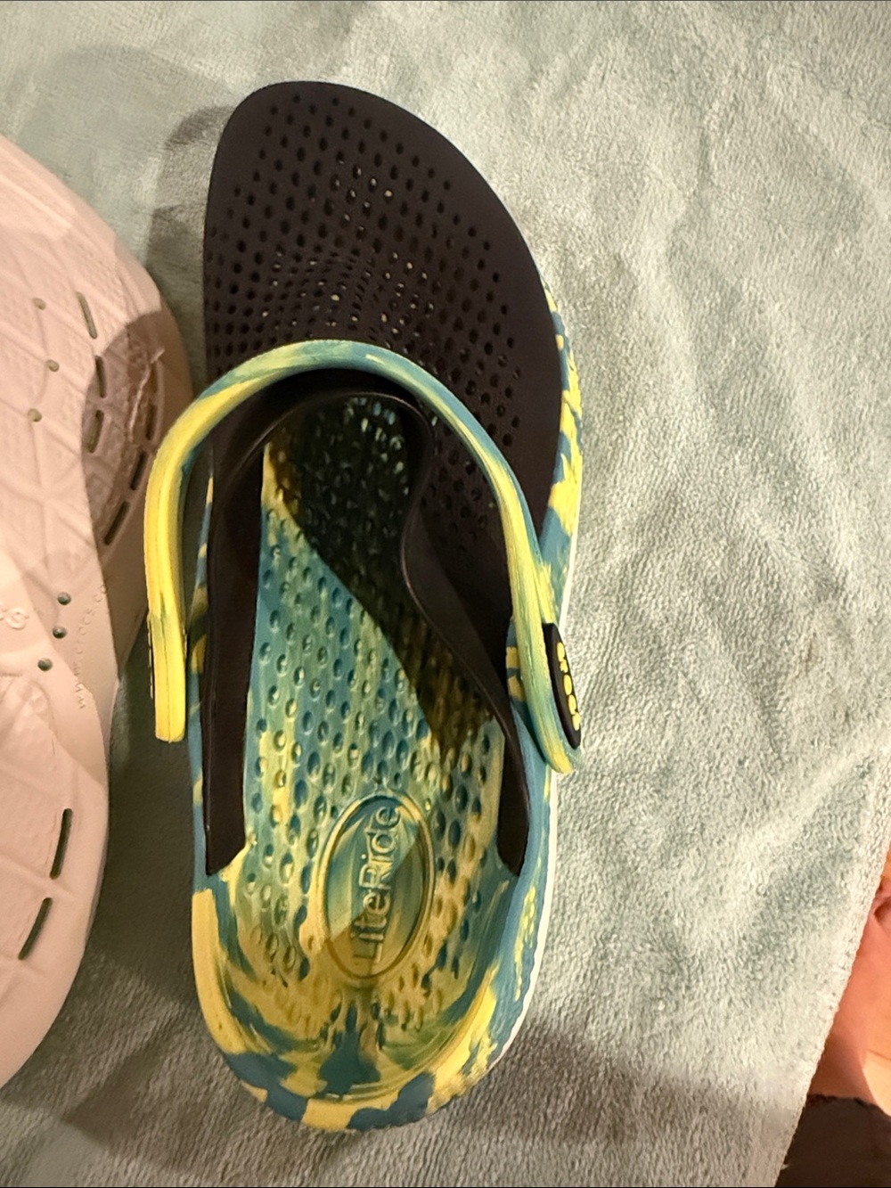 CROCS LiteRide Marbled Yellow & Teal with Black Upper - Picture 5 of 6